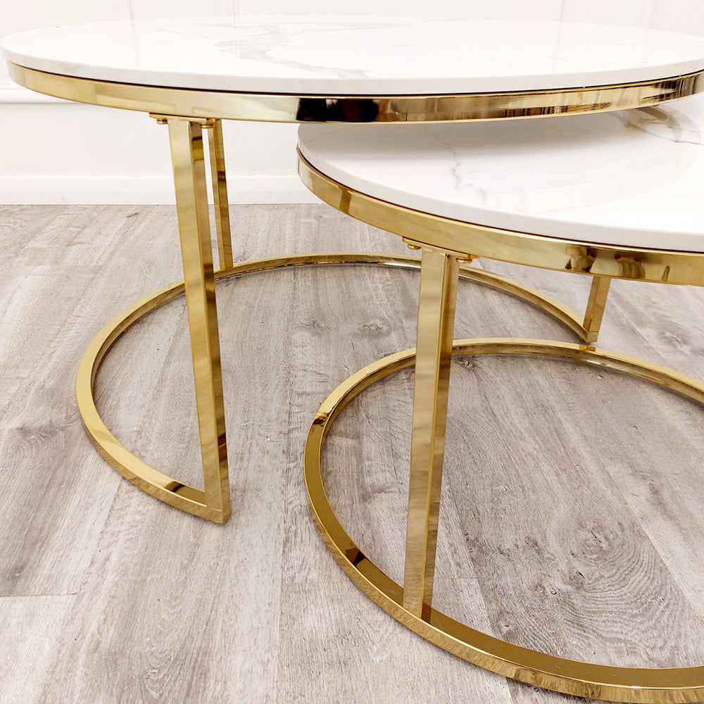 CATO NEST OF 2 ROUND GOLD COFFEE TABLES WITH POLAR WHITE SINTERED STONE TOPS