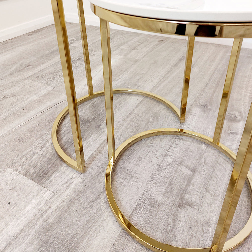 CATO NEST OF 2 ROUND GOLD COFFEE TABLES WITH POLAR WHITE SINTERED STONE TOPS